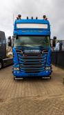 20250330-Tom-Holding-00051 20250330-Tom-Holding-00051